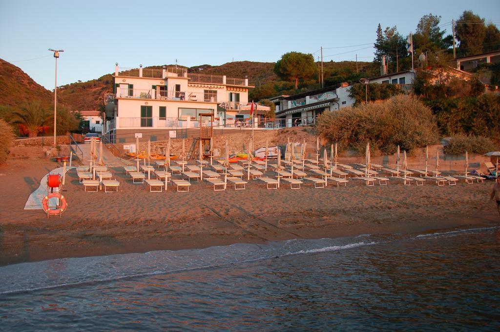 Hotel Villa Miramare Capoliveri  Exterior photo